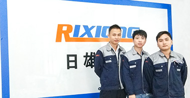 團(tuán)隊(duì)優(yōu)勢(shì)<i>Team  Advantages</i>